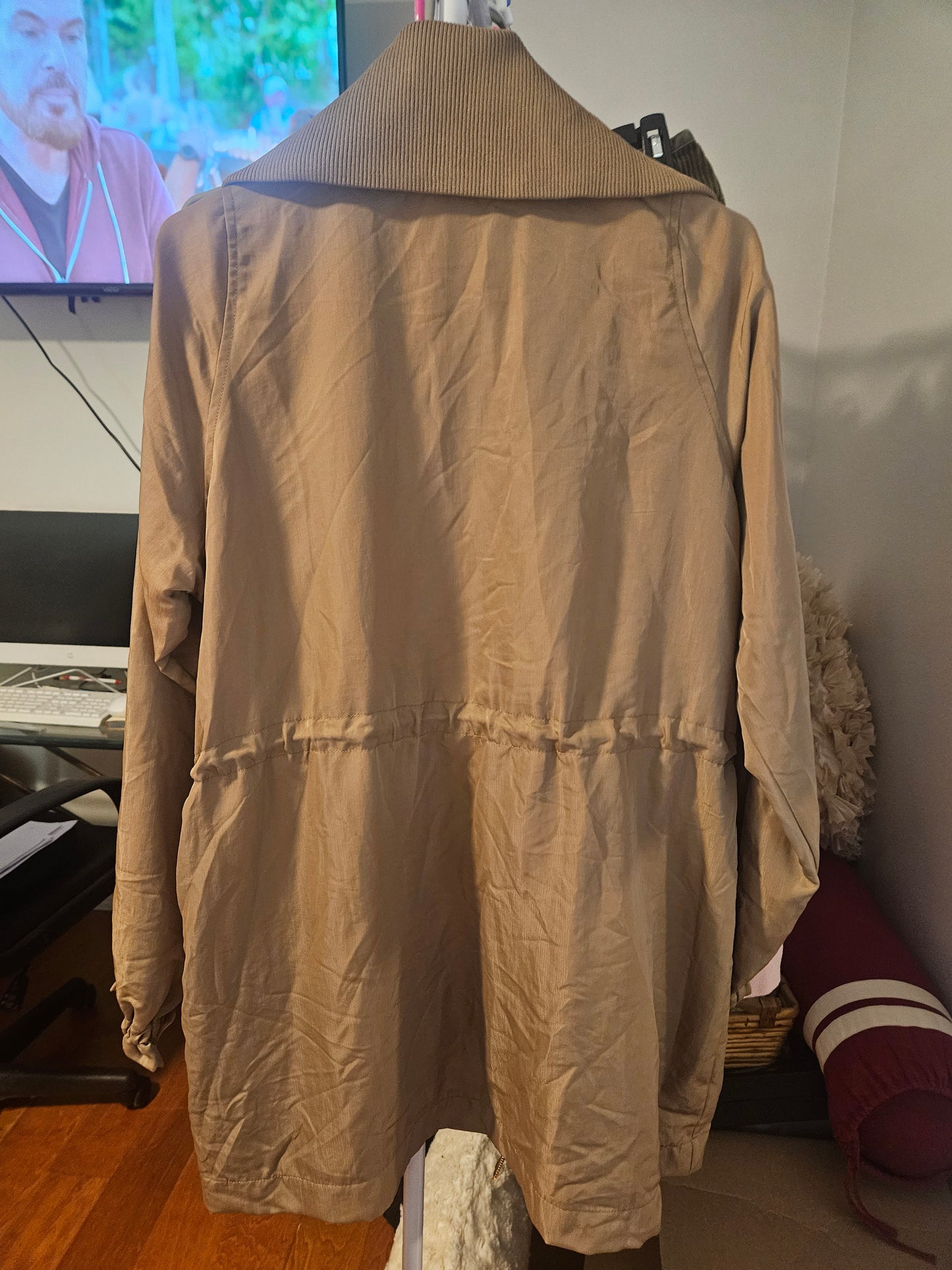 Brand New Yarley Taupe colored zip up jacket size large